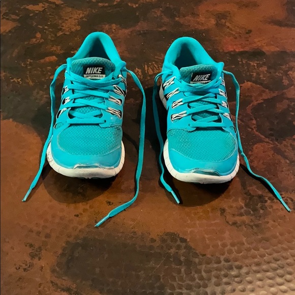 Nike Shoes - Nike free runs 5.0 size 8 1/2
